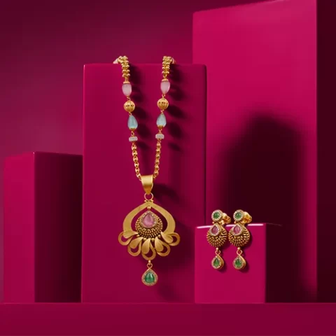 Antique Aura Gold Pendant Set