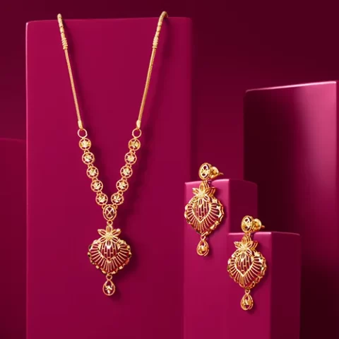 Delicate Gold Necklace Set