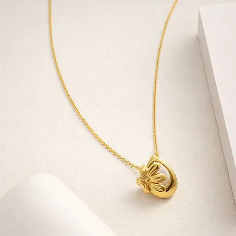 Golden Flutter Pendant Chain