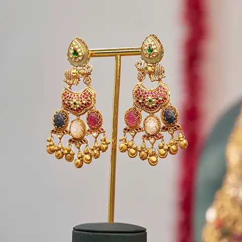 Gold earrings set
