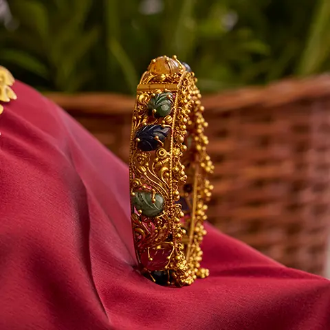 gold bangles collection